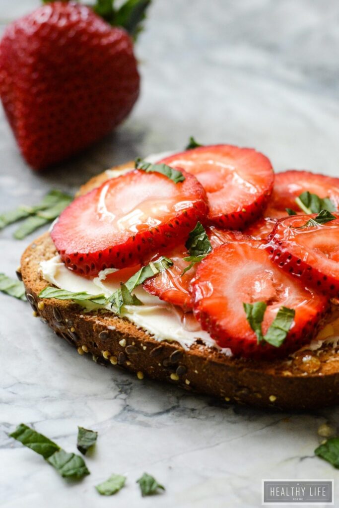 Strawberry Mascarpone Mint Toast with a Honey drizzle is sweet, simple and elegant | ahealthylifeforme.com