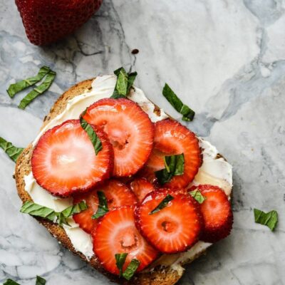 Strawberry Mascarpone Mint Toast with a Honey drizzle is sweet, simple and elegant | ahealthylifeforme.com